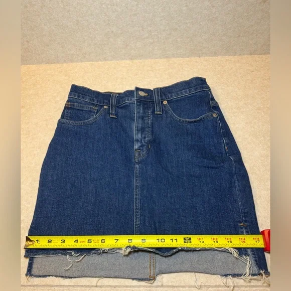 Madewell Denim Mini Skirt Distressed Raw Hem Size 25 Dark Wash - Picture 4 of 10